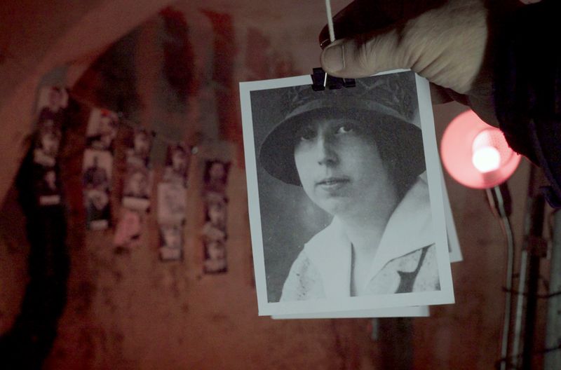 Der Dokumentarfilm verfolgt anhand von Archivdokumenten unter anderem das Leben und Wirken der jungen Juristin Lilo Gloeden, geb. Kuznitzky, im Widerstand gegen das NS-Regime.