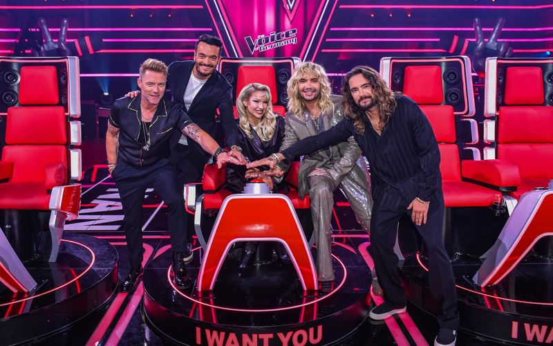 Sie feiern ihre Premiere als Coach bei "The Voice of Germany", von links: Ronan Keating, Giovanni Zarrella, Shirin David, Bill und Tom Kaulitz.