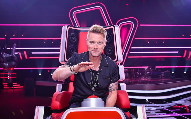Nach  "The Voice Australia" 2016 und "The Voice Kids UK" 2022 nimmt Ronan Keating nun auf dem Jury-Sessel von "The Voice of Germany" Platz.