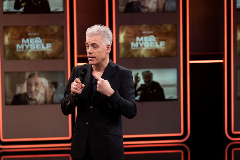 "Ich habe nichts gesoffen." Moderator Michael Mittermeier erklärte, wie es möglich ist, dass er einen Ehrengast in doppelter Ausführung begtrüßen durfte.
