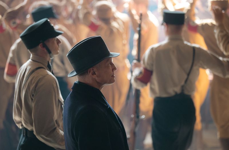 In der vierten Staffel von "Babylon Berlin" verrohen die Sitten immer mehr: Die Nazi-Schläger von der SA erobern immer häufiger die Straßen Berlins.
