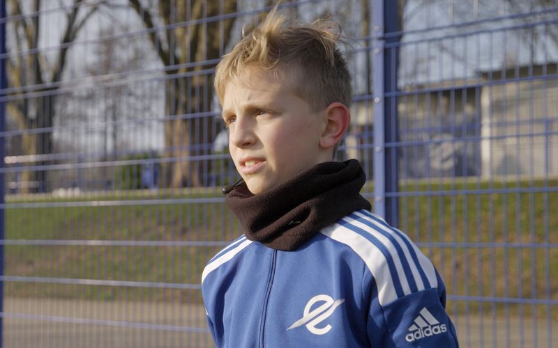 Mathis will Fußball-Profi werden. Auch für ihn gilt aber "Verlieren verboten", so der Titel der ARD-Reportage über das Platzen des Traums vom Profisportler.
