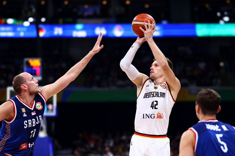 Die deutsche Basketball-Nationalmannschaft um Andreas Obst (Mitte) entschied die Partie gegen Serbien am Sonntagnachmittag für sich und wurde Weltmeister.