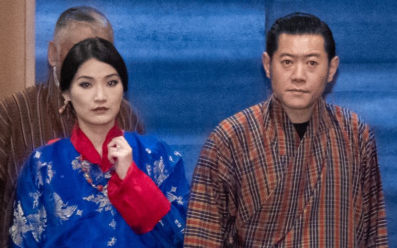 Am 9. Dezember 2006 übergab sein Vater sein Amt an ihn: Seitdem regiert Jigme Khesar Namgyel Wangchuck als König von Bhutan. Als er zwei Jahre später offiziell zum König gekrönt wurde, war er mit 28 Jahren das das jüngste Staatsoberhaupt der Welt. 