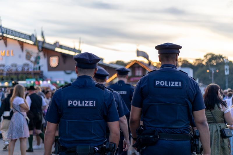 Auch in diesem Jahr patrouillieren wieder ausländische Polizistinnen und Polizisten zusammen mit der Münchner Polizei auf dem Festgelände.