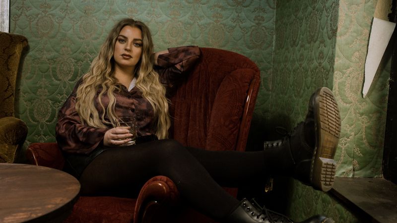 Larsson wurde 2020 mit dem Deutschen Comedypreis in der Kategorie "Beste Comedy-Podcasterin" ausgezeichnet. So richtig konnte sie sich darüber jedoch nicht freuen, wie sie in der ZDF-Doku "Wie sexistisch ist Deutschland?" erklärte.