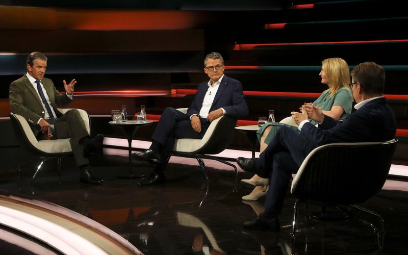 Markus Lanz diskutierte am Dienstagabend mit seinen Gästen über weitere Waffenlieferung an die Ukraine und zog eine bittere Bilanz.