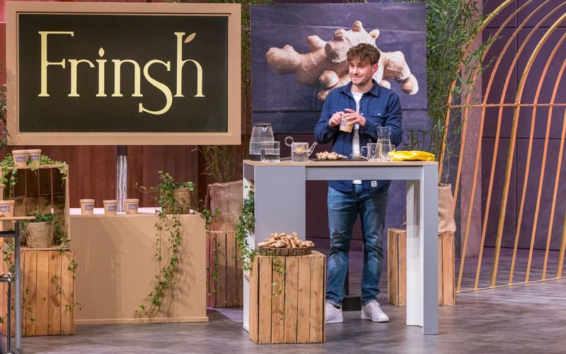 Mit der Kraft der Ingwer-Wurzel: Lehrer Lukas holte sich mit seinen "Frinsh"-Gefrierwürfeln zunächst eine Abfuhr nach der anderen. Doch dann wendete sich das Blatt: Eine Sensation in der "Höhle der Löwen"!