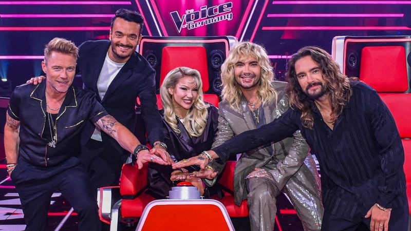 Mit (von links) Ronan Keating, Giovanni Zarrella, Shirin David sowie Bill und Tom Kaulitz sitzen erstmals fünf neue Coaches hinter den roten Buzzern von "The Voice of Germany". Los geht's mit den neuen Folgen am Donnerstag, 21. September.