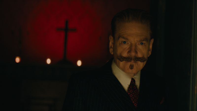 In "A Haunting in Venice" schlüpft Oscargewinner Kenneth Branagh zum dritten Mal in die Rolle des Meisterdetektivs Hercule Poirot. 