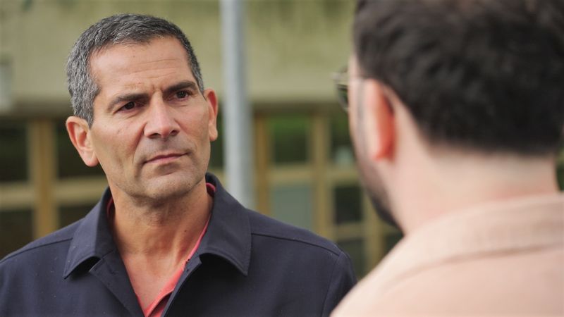 Das ZDF macht den "Tag zur Deutschen Einheit" an eben diesem Tag zum Thema. Der provokante Titel der fünften Folge des innovativen ZDF-Reportageformats zu aktuellen gesellschaftlichen Fragen lautet: "Am Puls mit Mitri Sirin: Tag der Deutschen Einheit? Von wegen."