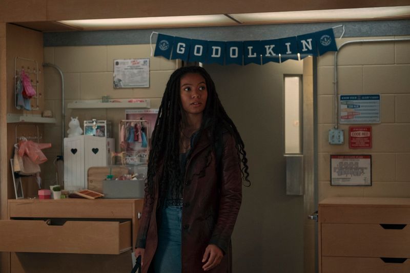 An der Godolkin University erwartet Marie (Jaz Sinclair) ein Alltag, der ihr anfangs noch mehr als suspekt ist.