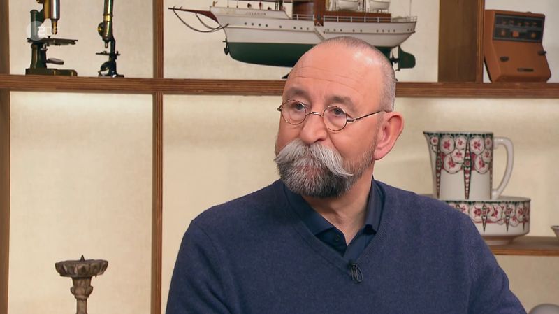Edgar aus Hirschberg hoffte in der Montagsausgabe der ZDF-Trödelshow "Bares für Rares" jemanden zu finden, der seinen Schläger "in Ehren halten wird". Horst Lichter erkannte zwar sofort das Objekt, nur nicht die Initialen der bekannten Sportlegende. Anders im Händlerraum: Dort sorgte die Rarität für ein hitziges Bieterduell.