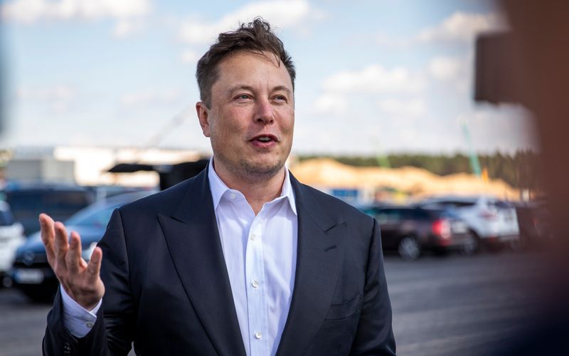 Wie Elon Musk in einem Livestream-Gespräch verriet, soll die Plattform X - ehemals Twitter - bald für alle kostenpflichtig werden.