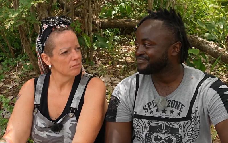 Was Attu an Janine liebt? Dass sie "lustig und verrückt" sei, sagt er.