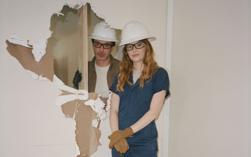 Was nicht passt, wollen die Sieglers (Nathan Fielder, Emma Stone) passend machen. Das klappt aber nicht immer.