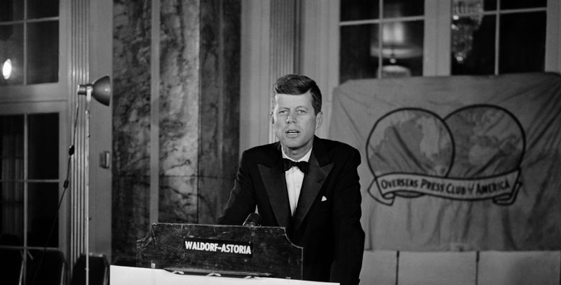 Als John F. Kennedy am 20. Januar 1961 in Amt des Präsidenten der Vereinigten Staaten eingeführt wurde, war er gerade einmal 43 Jahre alt. Somit war er der bei Amtsantritt bis dato jüngste US-Präsident.