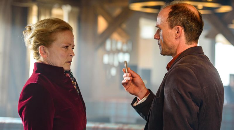 Die mächtige Unternehmerin Johanna Schönborn (Michou Friesz) hat das Sagen im Ort. 