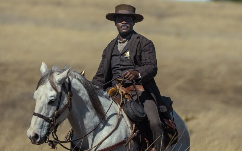 Bass Reeves (David Oyelowo) streift durch die Wildnis.