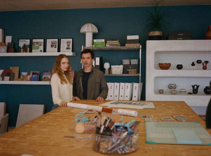 Whitney (Emma Stone) und Asher Siegler (Nathan Fielder) renoverien für ihr Leben gern Häuser.