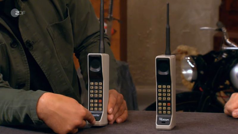 Das Motorola DynaTAC 8000 x war das erste funktionsfähige Handy der Welt.