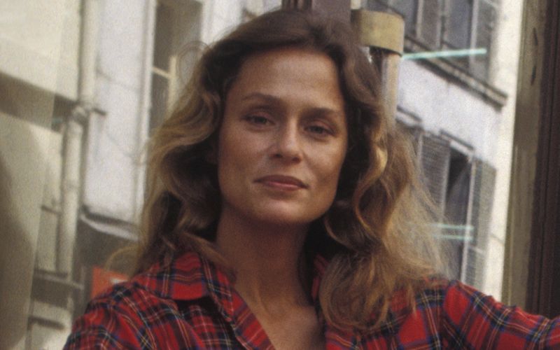 Nicht nur als Fotomodell, auch als Schauspielerin machte sich Lauren Hutton einen Namen. So war sie etwa in "Stromer der Landstraße" (1970) an der Seite von Robert Redford, in Robert Altmans Ensemblefilm "Eine Hochzeit" (1978) und in der weiblichen Hauptrolle im Thriller "Ein Mann für gewisse Stunden" (1980) zu sehen. 