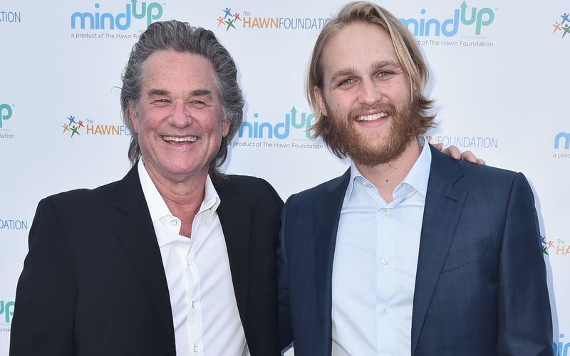 Er stand bereits mit zehn Jahren in "Flucht aus L.A." (1996) an der Seite seines Vaters Kurt vor der Kamera: Zwischenzeitlich machte Wyatt Russell als Eishockey-Profi Karriere, inzwischen arbeitet er ebenfalls als Schauspieler. Und er ist bei Weitem nicht der einzige Hollywood-Sprössling, der versucht in die Fußstapfen seiner Eltern zu treten ... 