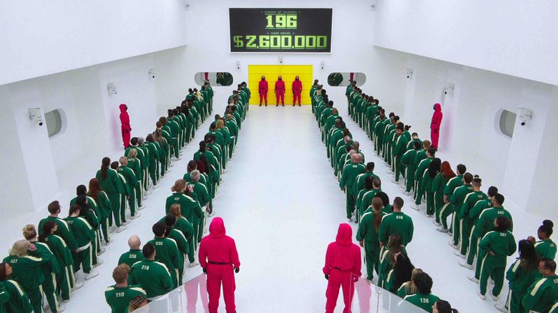Die erfolgreichste Netflix-Serie aller Zeiten wird zur Gameshow: "Squid Game: The Challenge" produziert den Wettbewerb um Leben und Tod als (fast) reales Event in London. Daraus werden zehn zweifelhafte Folgen Reality-TV.