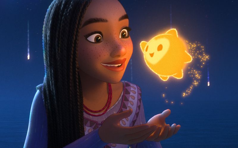 Auch Disney-Weihnachtsfilme sind keine Selbstläufer (mehr): Das Animations- und Musicalabenteuer "Wish" (2023) wollte mit ungewöhnlichem Look punkten, fiel aber bei Kritik und Publikum durch. Am Ende stand ein geschätzter Verlust von 131 Millionen Dollar.