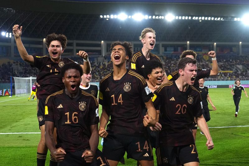 Sieg im indonesischen Surakarta: Der Jubel der deutschen U17-Fußballer kannte nach dem Halbfinal-Erfolg gegen Argentinien keine Grenzen.