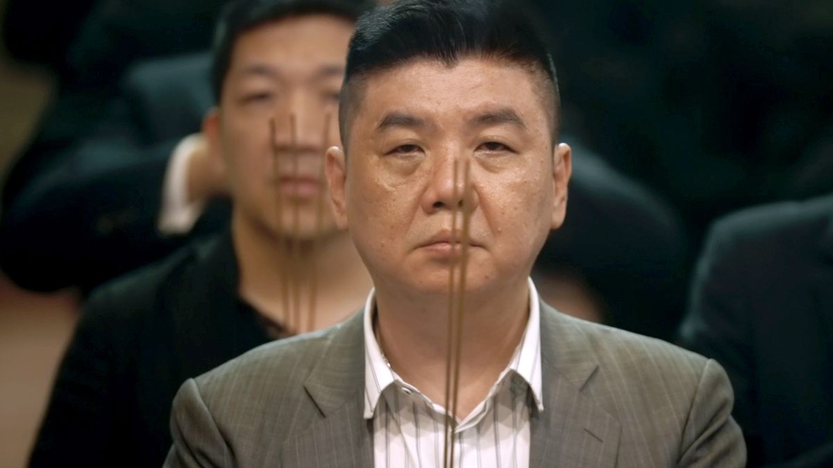 Erpressung, Menschenschmuggel und Drogenhandel SWYRL, Entertainment