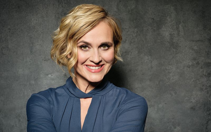 Der zuschauerstärkste Polittalk im deutschen Fernsehen: Caren Miosga bespricht am Sonntagabend mit Gästen aus Politik, Wirtschaft, Medien und Gesellschaft die Themen der Woche.