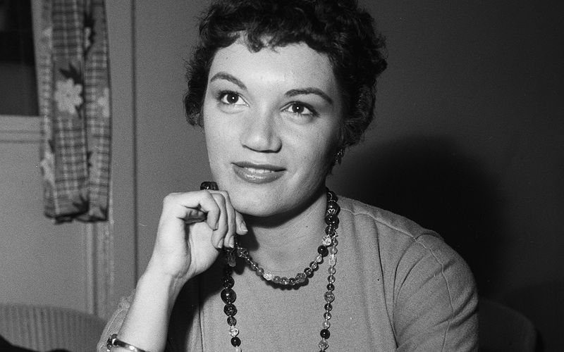 Zahlreiche internationale Künstler nahmen in den 50er- und 60er-Jahren deutsche Versionen ihrer Hits auf und feierten damit riesige Erfolge: So wurde auch die US-Pop-Sängerin Connie Francis zum Schlagerstar, "Die Liebe ist ein seltsames Spiel" und "Schöner fremder Mann" wurden zu den größten Hits der Sängerin.