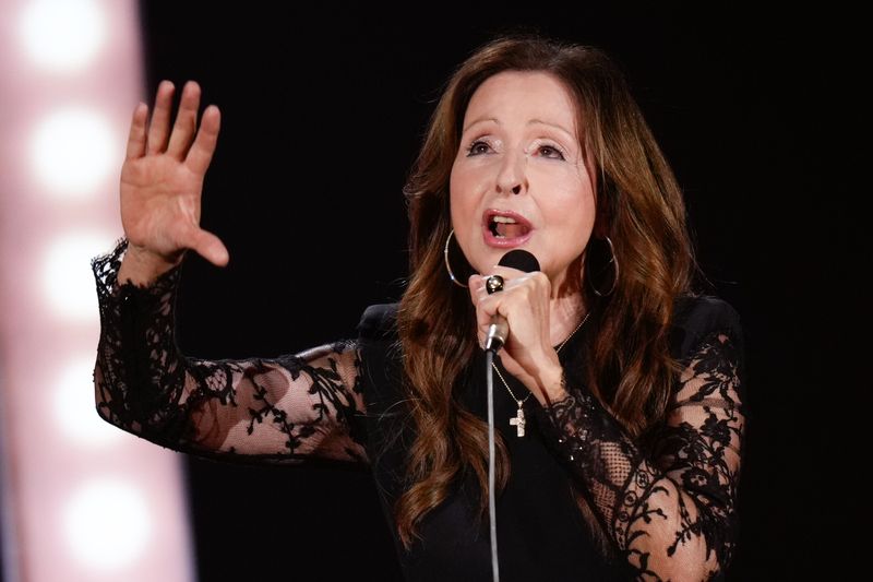 "Theo, wir fahr'n nach Lodz": Ähnlich wie bei Mireille Mathieu trübt der größte Hit von Vicky Leandros den Blick für das umfangreiche musikalische Repertoire der gebürtigen Griechin. Mit französischen, niederländischen, spanischen und sogar japanischen Versionen ihrer Chansons feierte Leandros auf der ganzen Welt Erfolge. Davon zeugt nun auch eine neue CD-Box namens "Big Box - The English Recordings", die acht ihrer englischsprachigen Alben enthält.