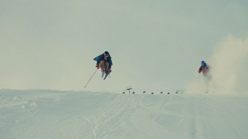 Nikki Auer (Imre Lichtenberger) ist zwar undiszipliniert. Das Skifahren liegt ihm aber im Blut.