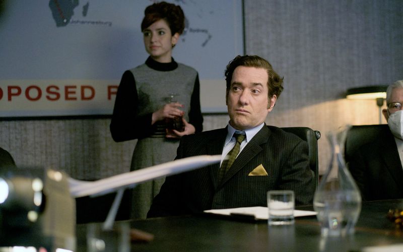Der britische Luftfahrtminister John Stonehouse (Matthew Macfadyen) wird nach einem One-Night-Stand von einem Spion erpresst.