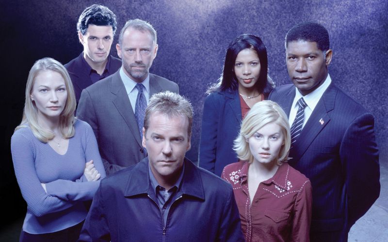 Das Konzept von "24" war einfach wie genial: Dem Anti-Terror-Agenten Jack Bauer (Kiefer Sutherland, Mitte) bleiben 24 Stunden Zeit, einen Anschlag zu verhindern. Der Clou: Serien- und Echtzeit sind identisch. Jede einstündige Folge umfasst auch eine Stunde im Leben von Jack Bauer. Und in jeder gab es Verschwörungen, Anschläge, Rettungsmaßnahmen, Verfolgungsjagden, Entführungen und was man sich sonst noch ausdenken kann. Ein höheres Tempo kann ein fiktives Format kaum gehen.