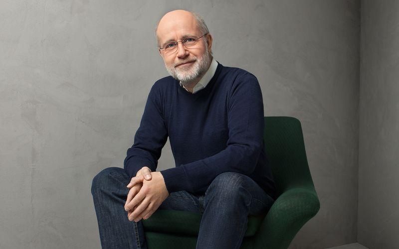 "Es ist besser für die Gesellschaft, wenn wir uns in den Wissenschaften diese politische Naivität bewahren", glaubt Professor Harald Lesch.

