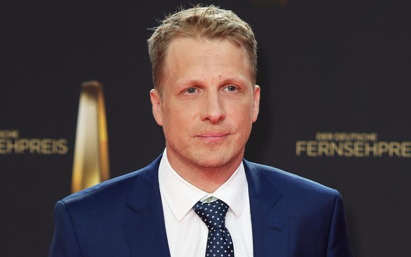 Oliver Pocher, hier beim Deutschen Fernsehpreis 2023, hat erneut gegen die Familie Geiss ausgeteilt. 
