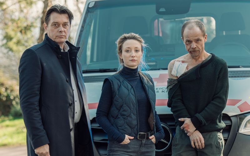 Thomas Komlatschek (Hary Prinz, links), Luisa Hoffmann (Alina Fritsch) und Micha Oberländer (Matthias Koeberlin) ermitteln im Fall eines ermordeten Unternehmers - und einer entwendeten Geige.