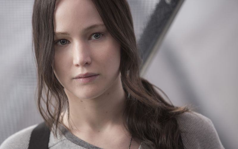 Nach ihrem Sieg bei den Hungerspielen wächst in allen Teilen des Landes langsam der Widerstand: Katniss (Jennifer Lawrence).