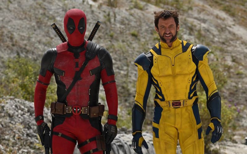 Deadpool (Ryan Reynolds, links) und Wolverine (Hugh Jackman) treffen in "Deadpool & Wolverine" erstmalig aufeinander.