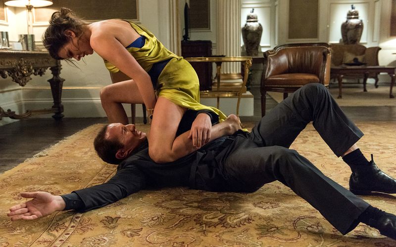 Von wegen reizvoll: Die Beine von Agentin Ilsa (Rebecca Ferguson) sind tödliche Waffen. Da kann Mann nichts machen. 