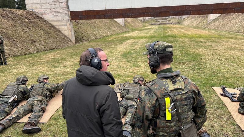 Verteidigungsminister Boris Pistorius besucht regelmäßig Soldaten der Bundeswehr, hier beim Panzergrenadierbataillon 122 im bayerischen Oberviechtach.