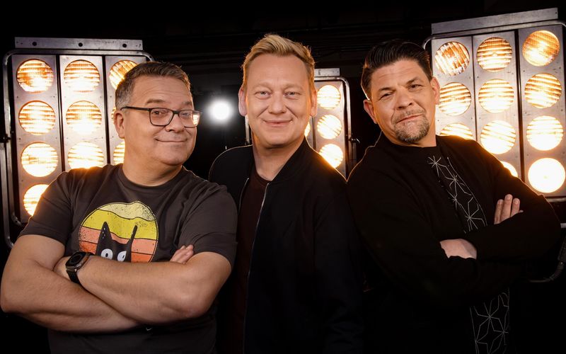 In "Drei gegen einen - Die Show der Champions" müssen Elton, Jens "Knossi" Knossalla und Tim Mälzer (von links) ihr Können beweisen.
