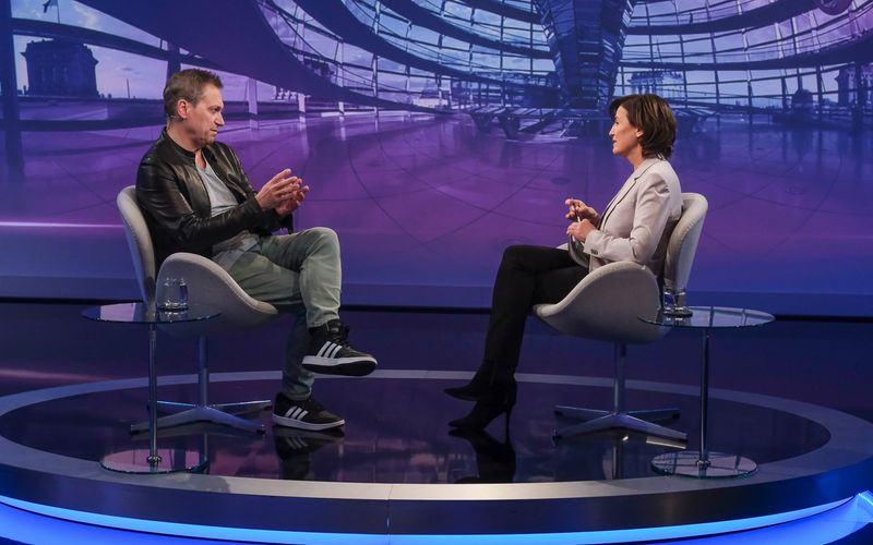 "Ich bin grundverzweifelt": Dieter Nuhr erläuterte ARD-Talkerin Sandra Maischberger seine Geisteshaltung.