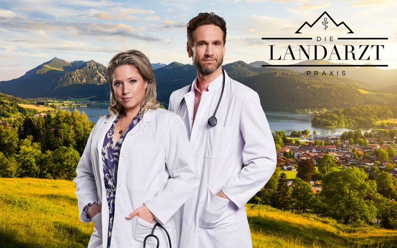 In der zweiten Staffel mit 80 Folgen haben Dr. Sarah König (Caroline Frier) und Dr. Fabian Kroiß (Oliver Franck) Startschwierigkeiten in ihrer Beziehung. 