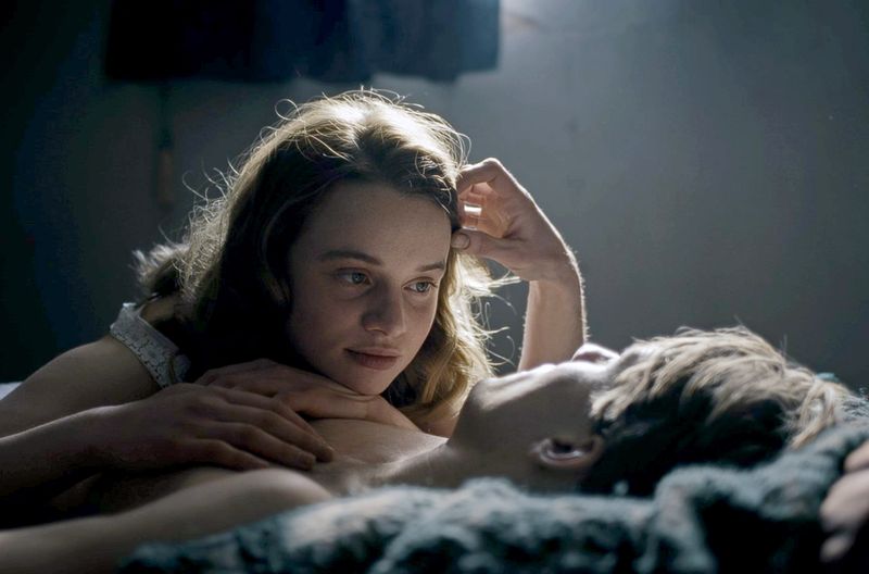 Cioma (Louis Hofmann) verliebt sich in die schöne Gerda (Luna Wedler). Doch kann er ihr vertrauen?