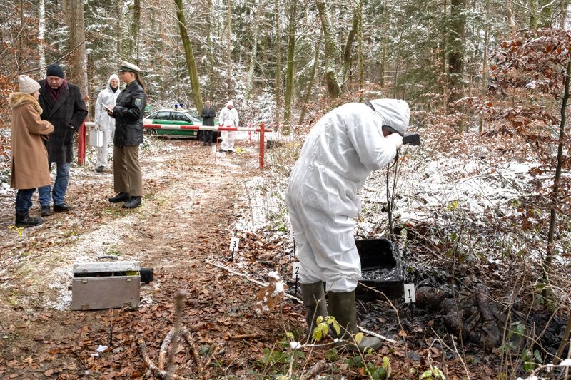 Die verbrannte Leiche in einem Waldstück stellt die ermittelnden Behörden vor ein Rätsel.