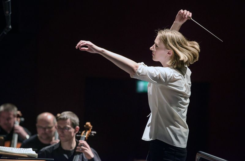 Joana Mallwitz übernimmt bei der ARTE-Übertragung die musikalische Leitung des vierten Satzes von Beethovens 9. Symphonie mit der Ode "An die Freude". 